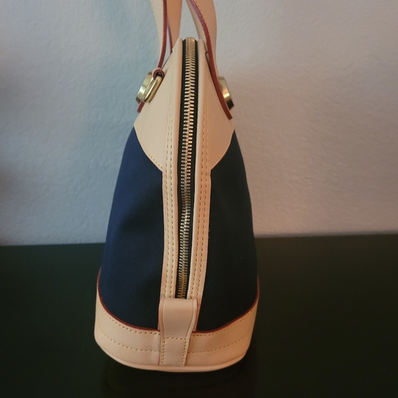 Dooney and Bourke Small  zip zip  Satchel  made  in  USA 🇺🇸 - Picture 10 of 16